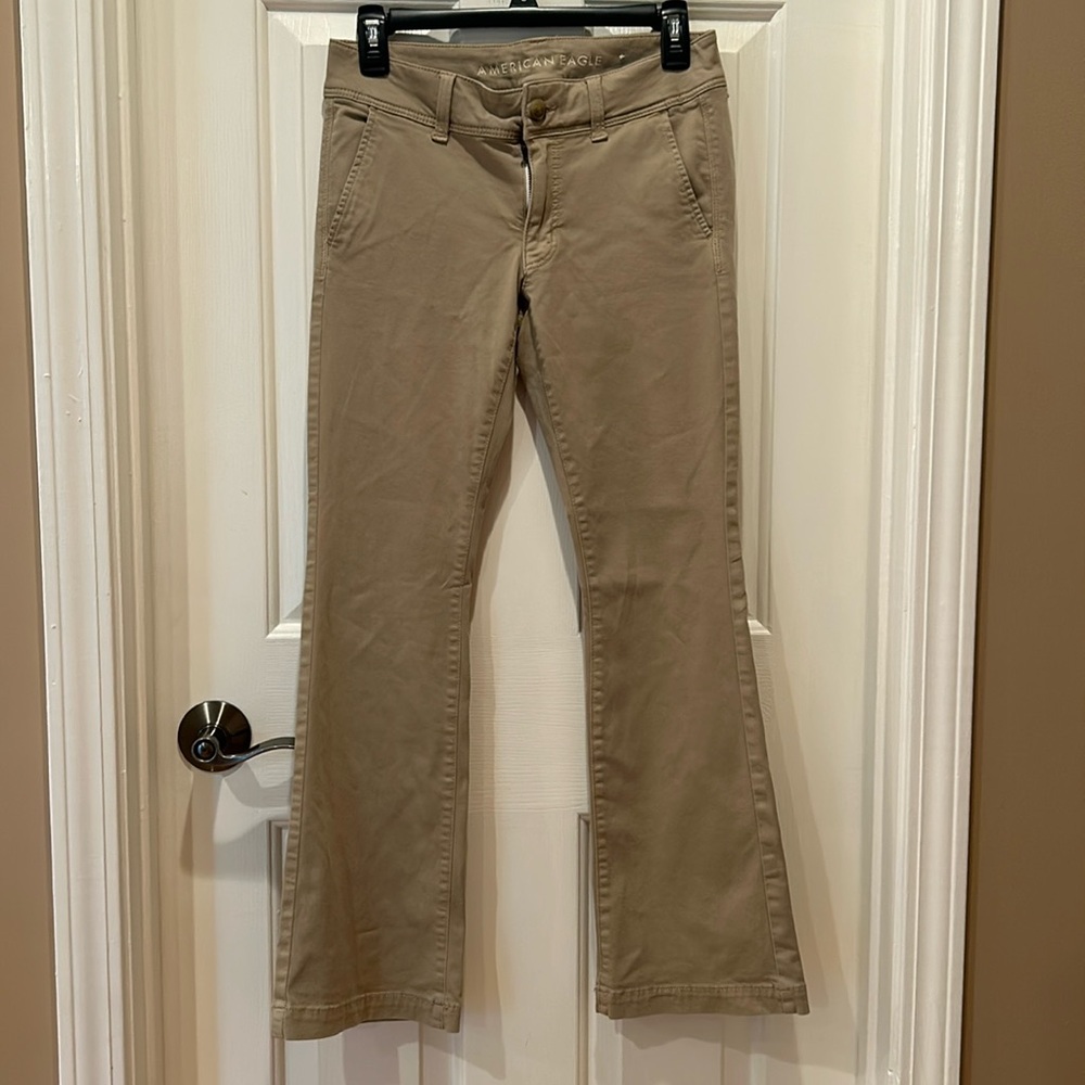 AE skinny Bootcut super stretch khaki’s size 6 short